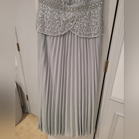 Silver & Grey Formal Evening Dress - Picture 2 of 4